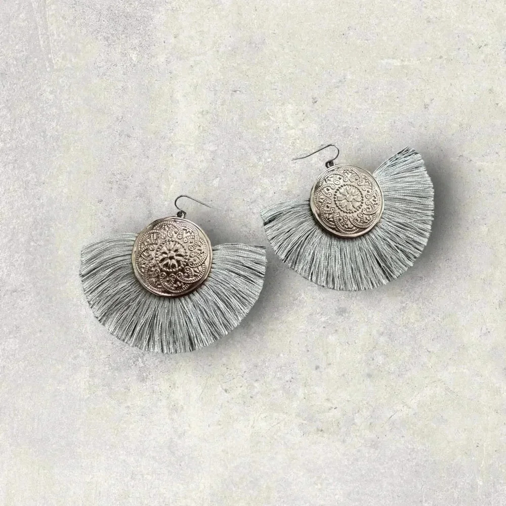 NWT 2” Statement Fan Fringe Tassel Cream - Gold Dangle Pierced Earrings